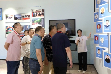 參觀校史館 (6) 參觀校史館 (6)